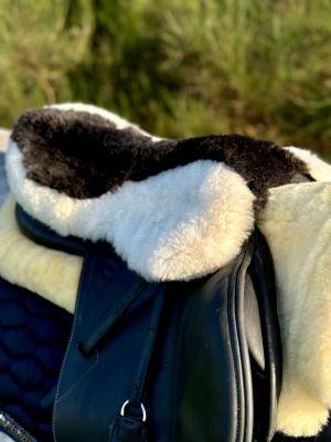 Schapenvachten  - Zadeldekjes voor Ruiters - saddle-cover-sheepskin1