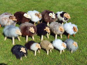 Schapenvachten  - Houten Schapen  - woodensheepwithsheepskin3