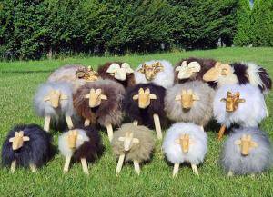 Schapenvachten  - Houten Schapen  - woodensheepwithsheepskin