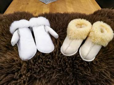 Schapenvachten  - Warme, behaaglijke handschoenen en pantoffels van schapenvacht 